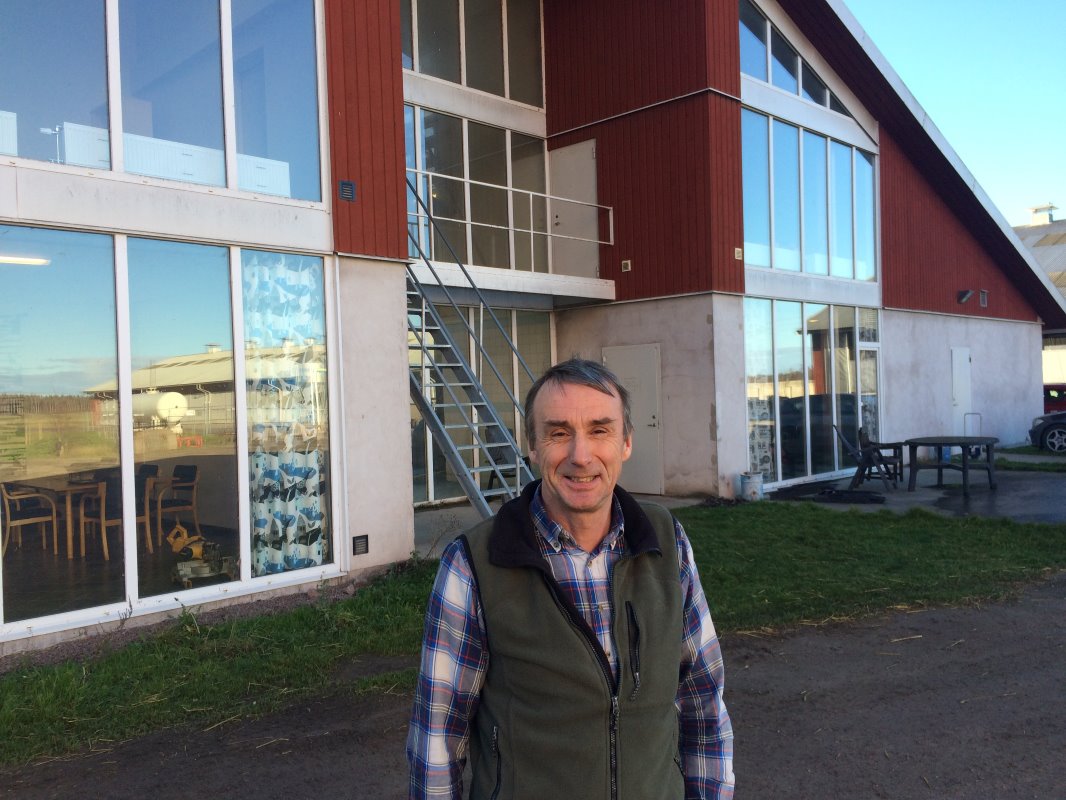 Lars Svensson (60) is CEO van Vadsbo Växtodling in het Zweedse Mariestad (8 bio-boeren zijn eigenaar). Het bedrijf bestaat uit een bio-akkerbouw- en een bio-melkveetak. Ook is Vadsbo 50% eigenaar van een biogasinstallatie. Er is 2.700 hectare land.