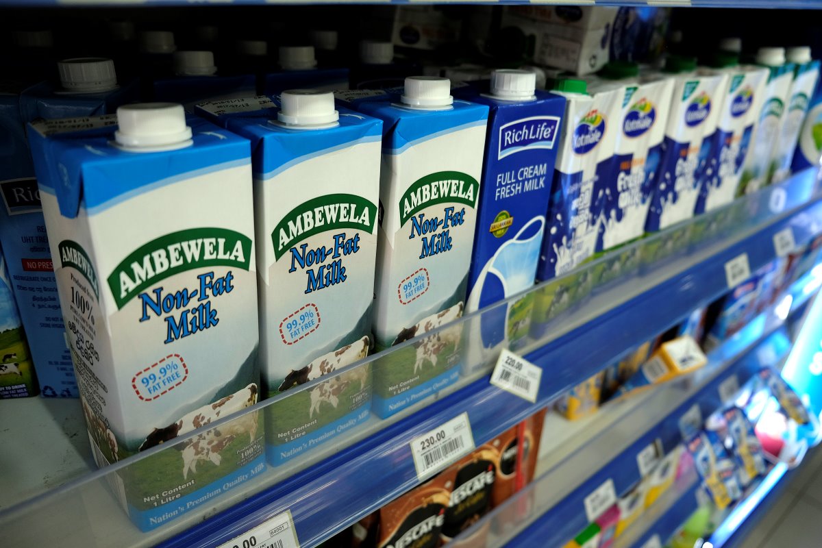 Houdbare melk is in Sri Lanka een stuk duurder dan in Nederland. De melk kost 230 roepies. Omgerekend is dat ongeveer €1,30.